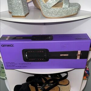 Amika Double Agent 2-in-1 Brush in Black and Purple